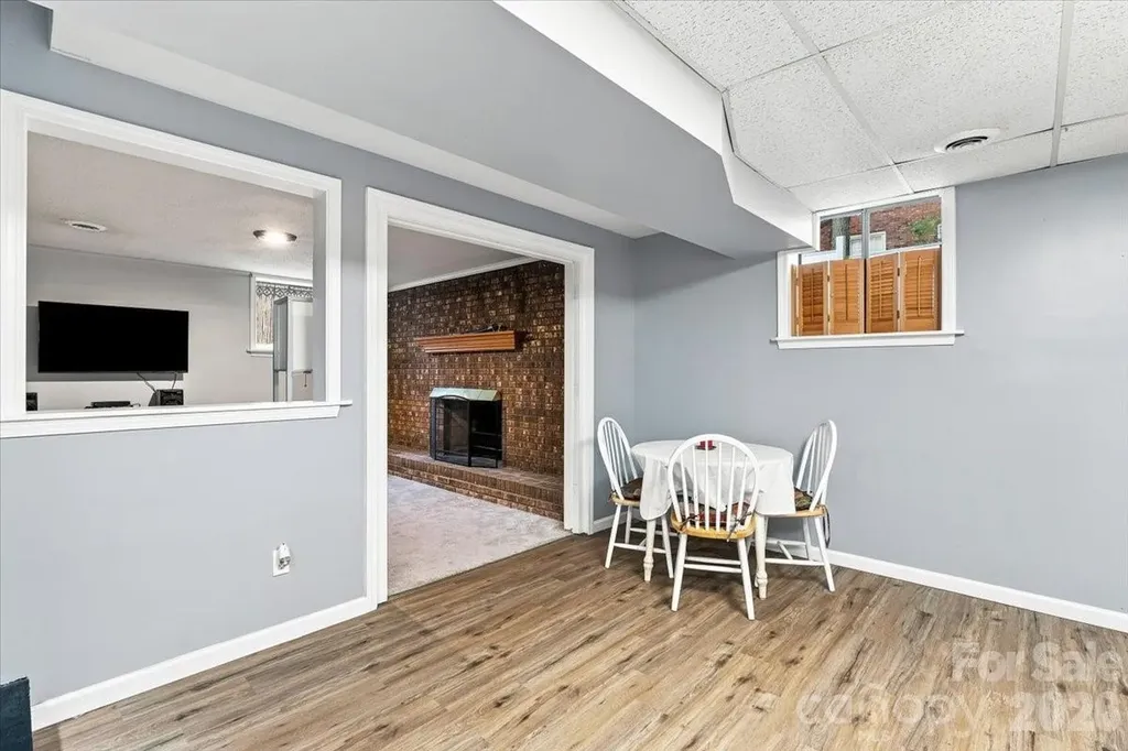 216 Dundeve Circle Hendersonville NC 28792