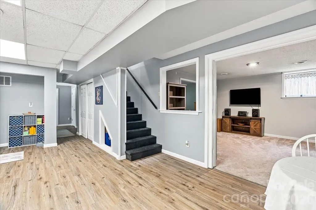 216 Dundeve Circle Hendersonville NC 28792
