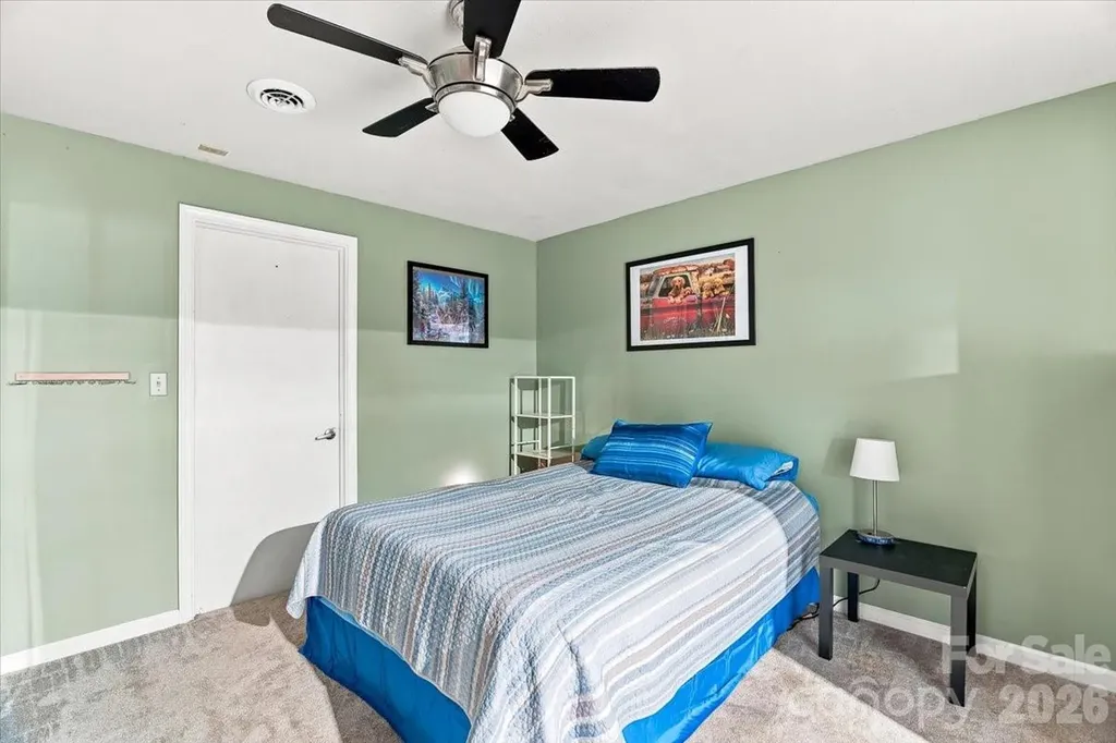 216 Dundeve Circle Hendersonville NC 28792