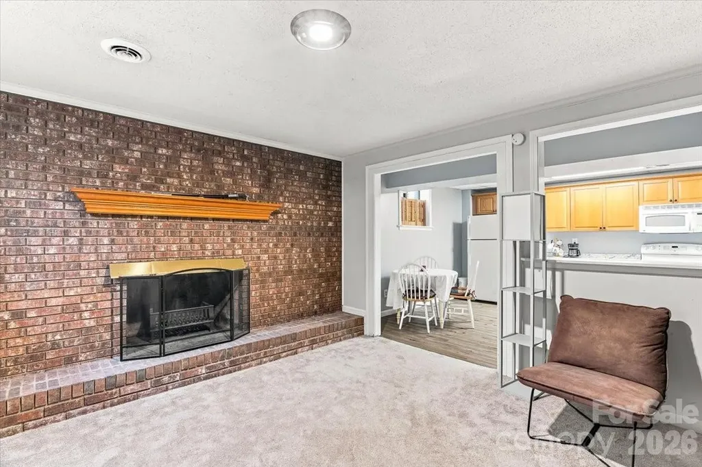 216 Dundeve Circle Hendersonville NC 28792