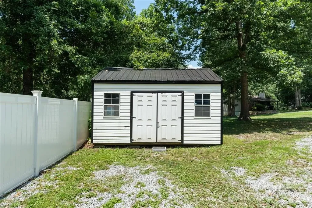 216 Dundeve Circle Hendersonville NC 28792