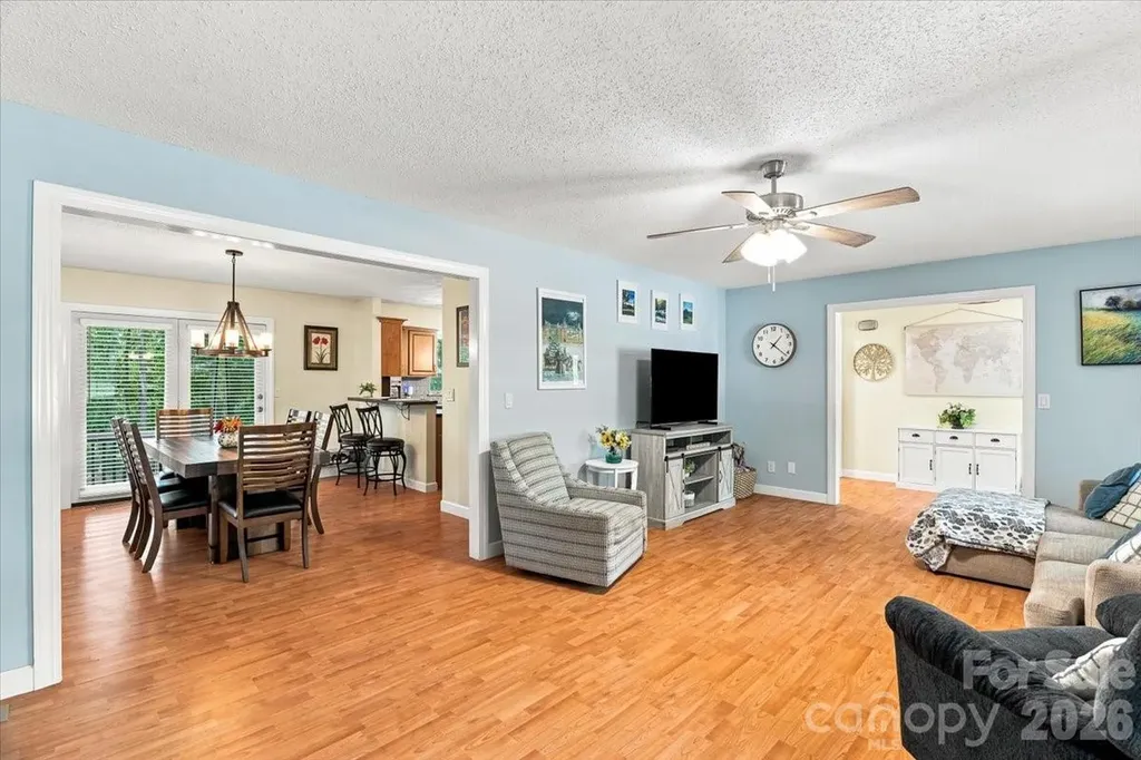 216 Dundeve Circle Hendersonville NC 28792