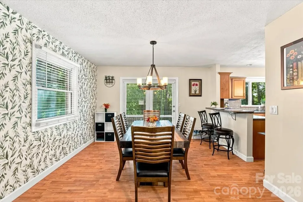 216 Dundeve Circle Hendersonville NC 28792