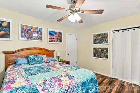 216 Dundeve Circle Hendersonville NC 28792