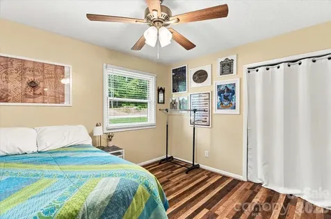 216 Dundeve Circle Hendersonville NC 28792