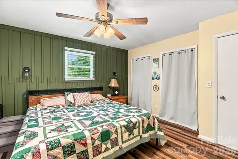 216 Dundeve Circle Hendersonville NC 28792