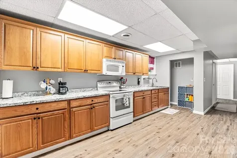 216 Dundeve Circle Hendersonville NC 28792