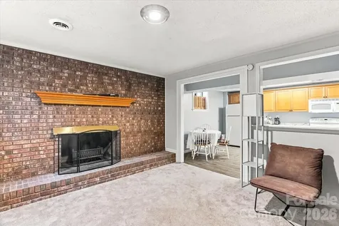 216 Dundeve Circle Hendersonville NC 28792