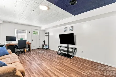216 Dundeve Circle Hendersonville NC 28792