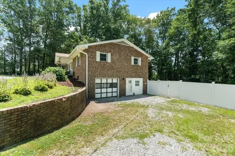 216 Dundeve Circle Hendersonville NC 28792