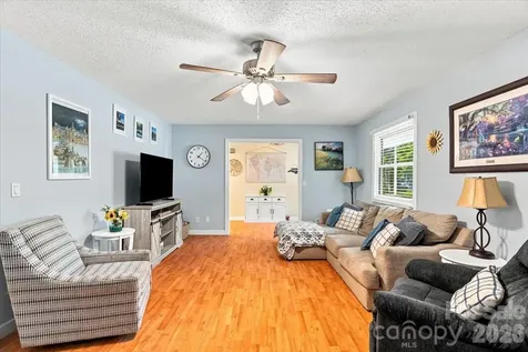 216 Dundeve Circle Hendersonville NC 28792