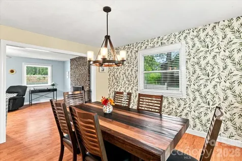 216 Dundeve Circle Hendersonville NC 28792