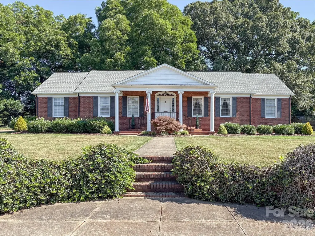 412 Ridgeway Avenue Statesville NC 28677
