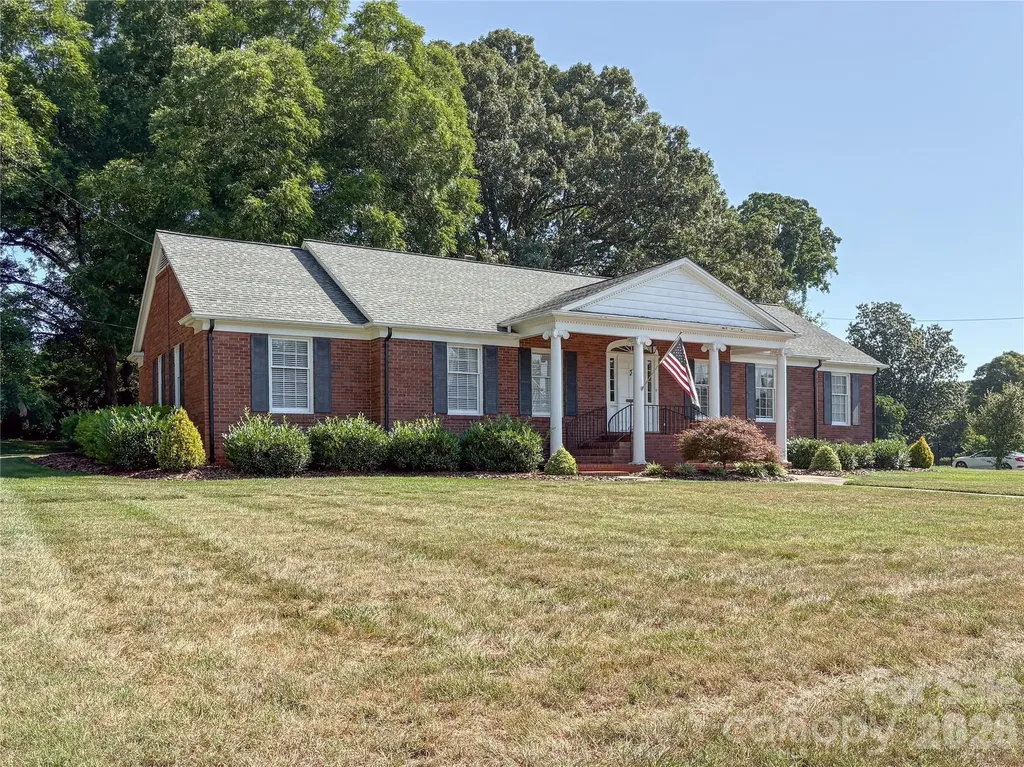 412 Ridgeway Avenue Statesville NC 28677