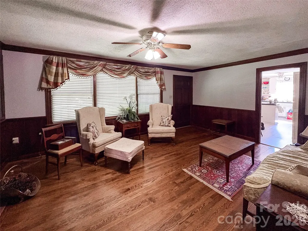 412 Ridgeway Avenue Statesville NC 28677