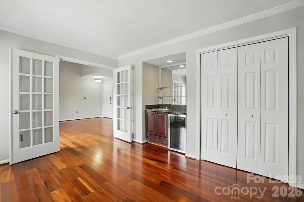 5007 Sharon Road Charlotte NC 28210
