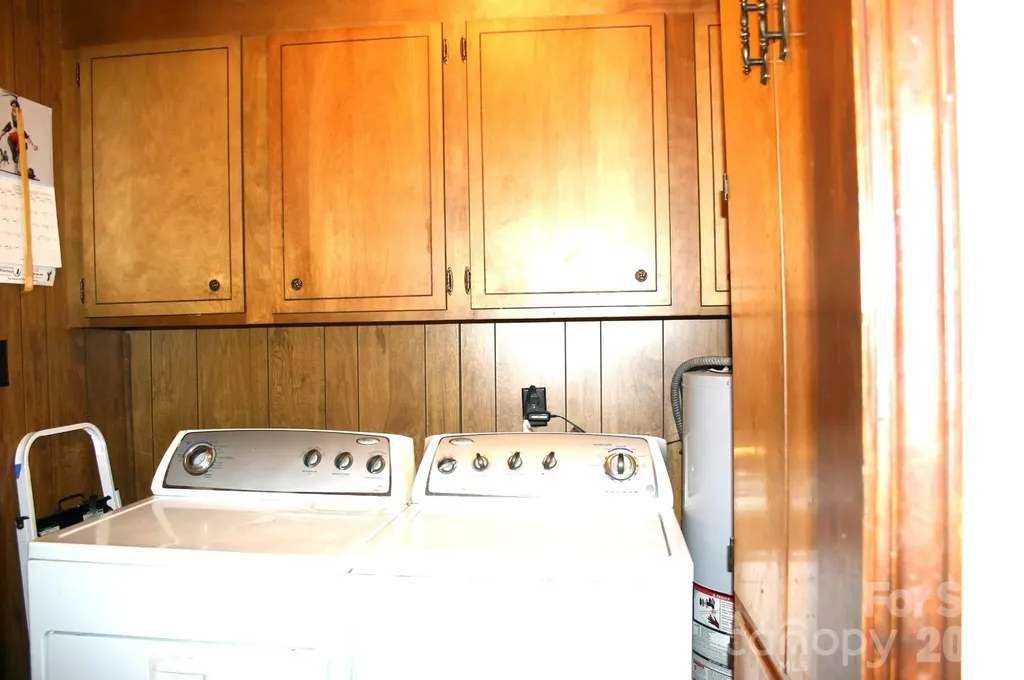 1647 Woodridge Circle Hickory NC 28602