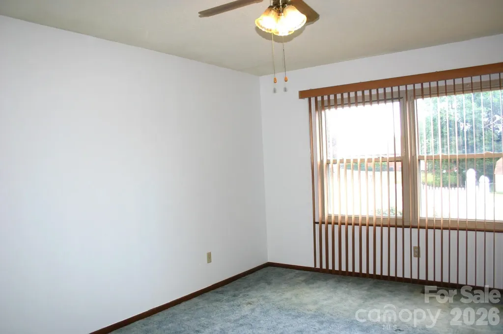 1647 Woodridge Circle Hickory NC 28602