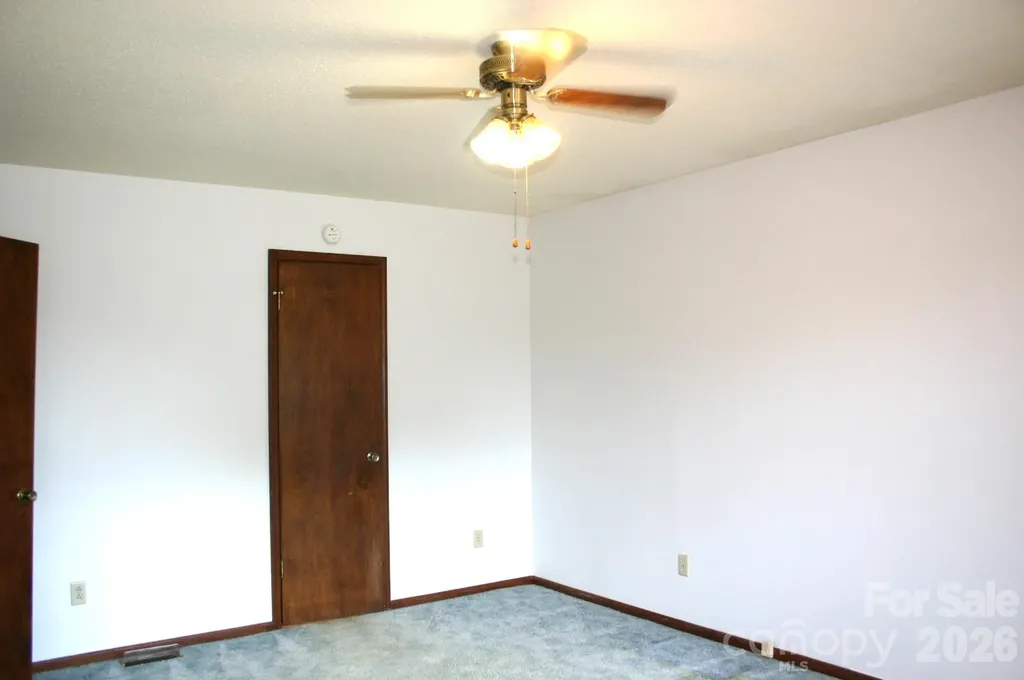 1647 Woodridge Circle Hickory NC 28602