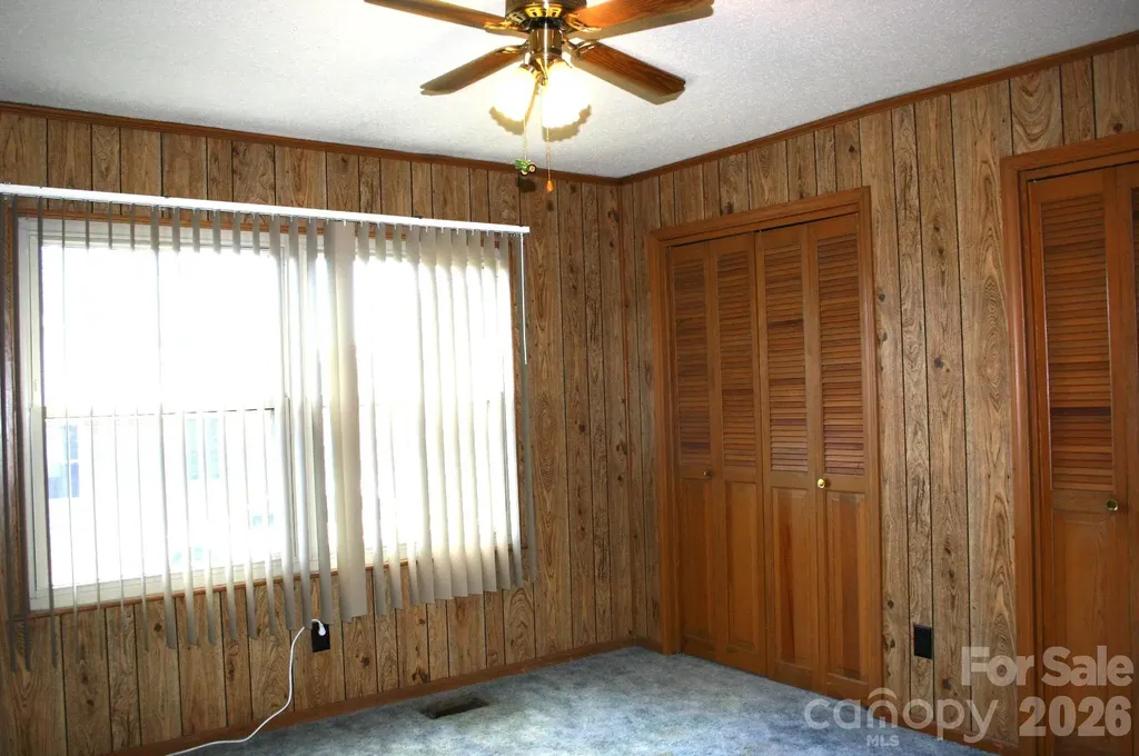 1647 Woodridge Circle Hickory NC 28602