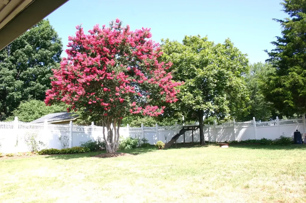 1647 Woodridge Circle Hickory NC 28602