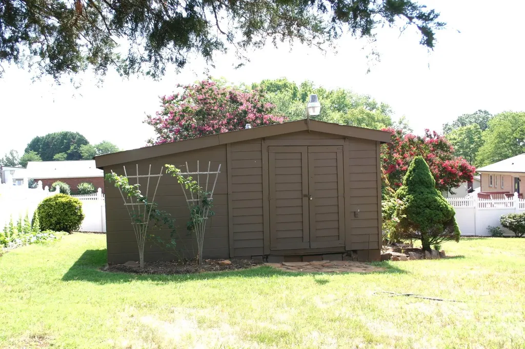1647 Woodridge Circle Hickory NC 28602