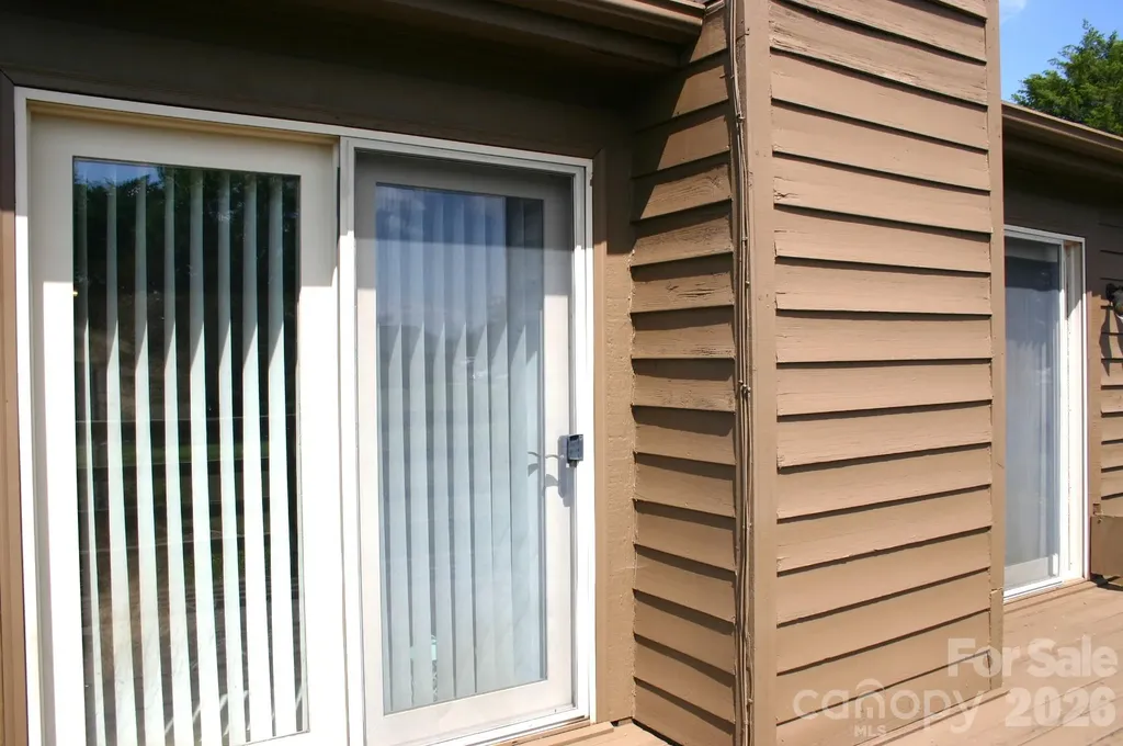 1647 Woodridge Circle Hickory NC 28602