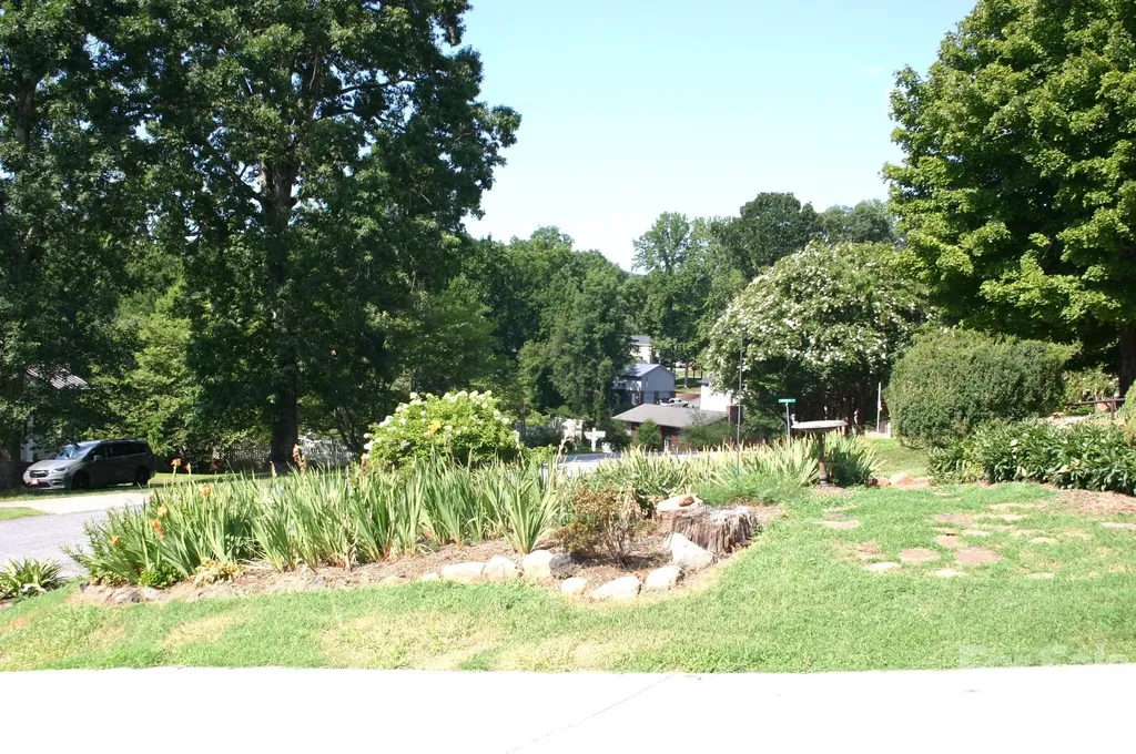 1647 Woodridge Circle Hickory NC 28602