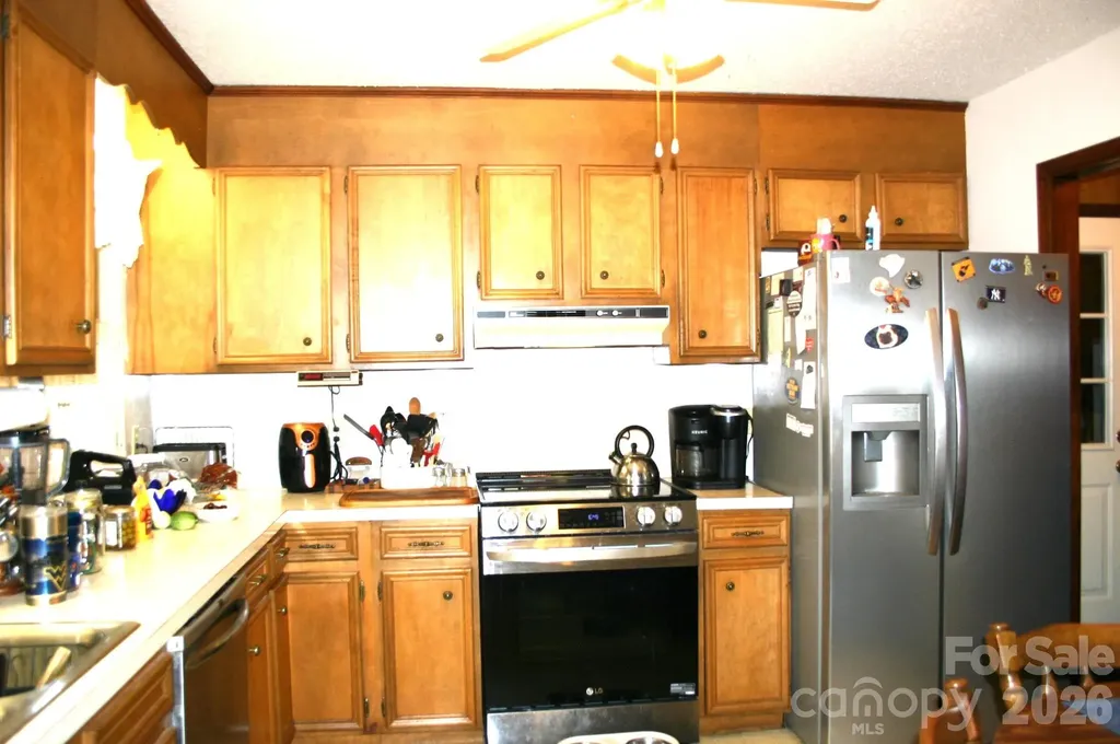 1647 Woodridge Circle Hickory NC 28602
