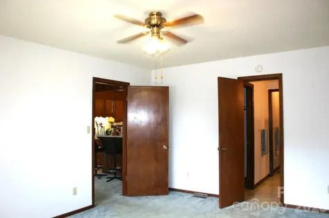 1647 Woodridge Circle Hickory NC 28602