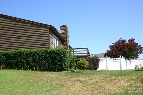 1647 Woodridge Circle Hickory NC 28602