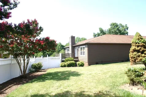 1647 Woodridge Circle Hickory NC 28602
