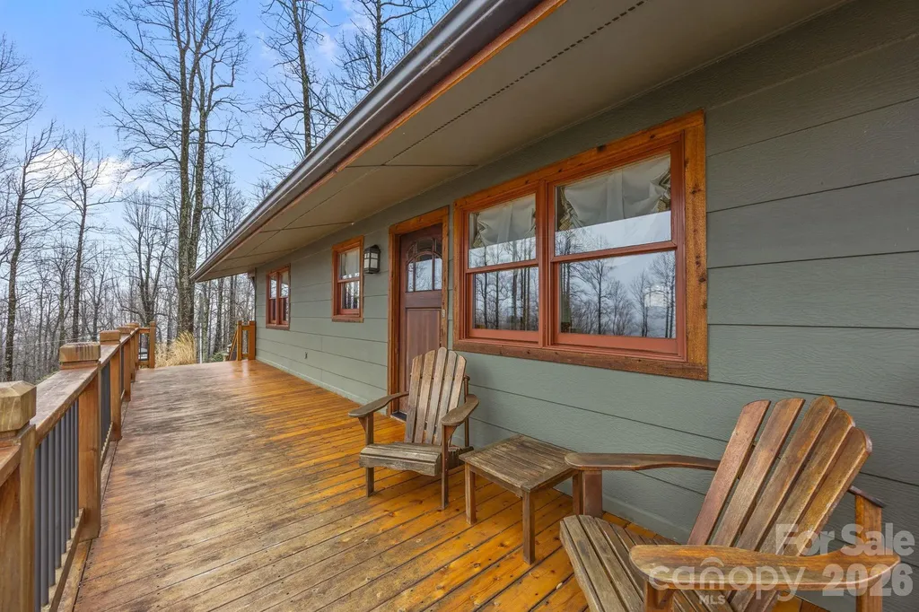 6773 Pinnacle Mountain Road Zirconia NC 28790