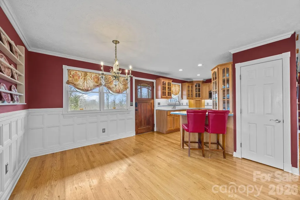 6773 Pinnacle Mountain Road Zirconia NC 28790