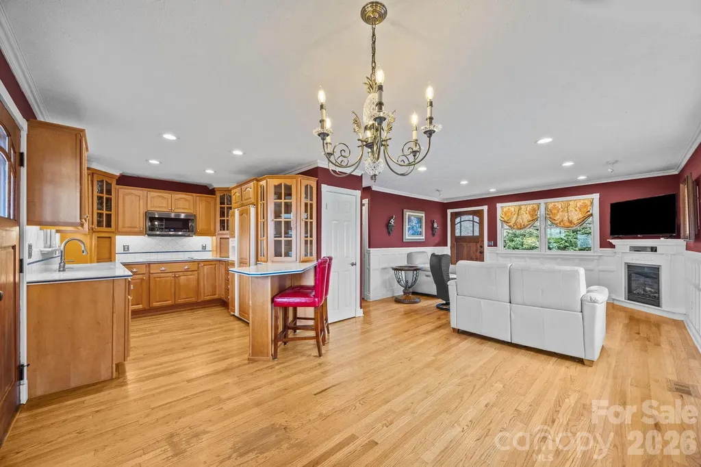 6773 Pinnacle Mountain Road Zirconia NC 28790