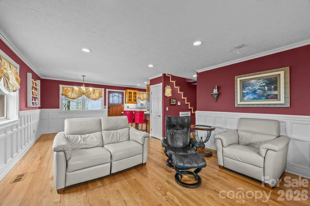 6773 Pinnacle Mountain Road Zirconia NC 28790