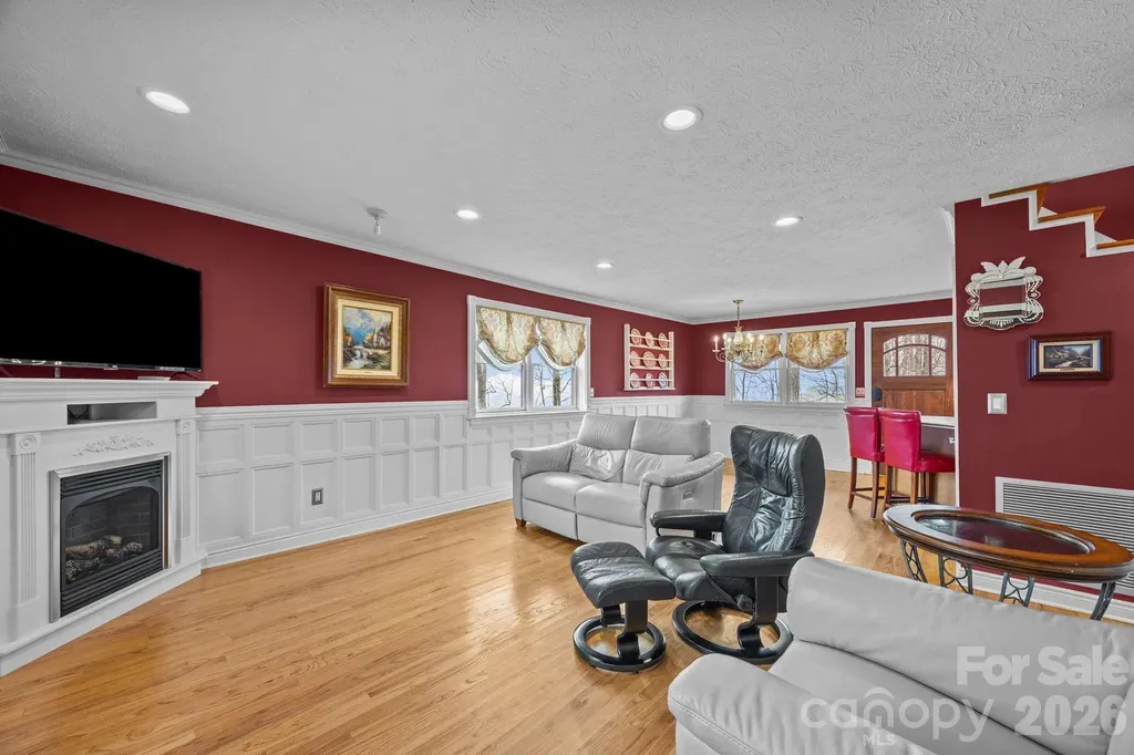 6773 Pinnacle Mountain Road Zirconia NC 28790
