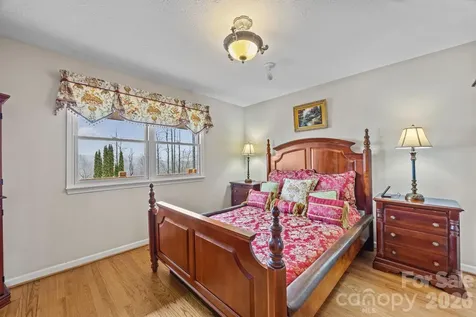 6773 Pinnacle Mountain Road Zirconia NC 28790