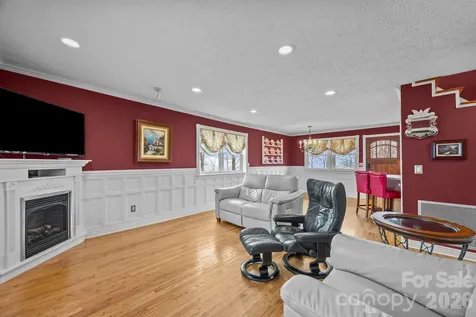 6773 Pinnacle Mountain Road Zirconia NC 28790