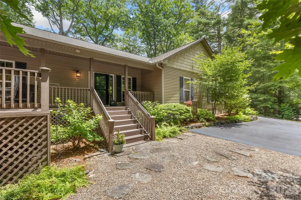 141 Dolly Lane Highlands NC 28741