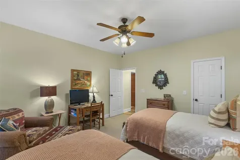 141 Dolly Lane Highlands NC 28741