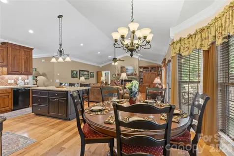 141 Dolly Lane Highlands NC 28741