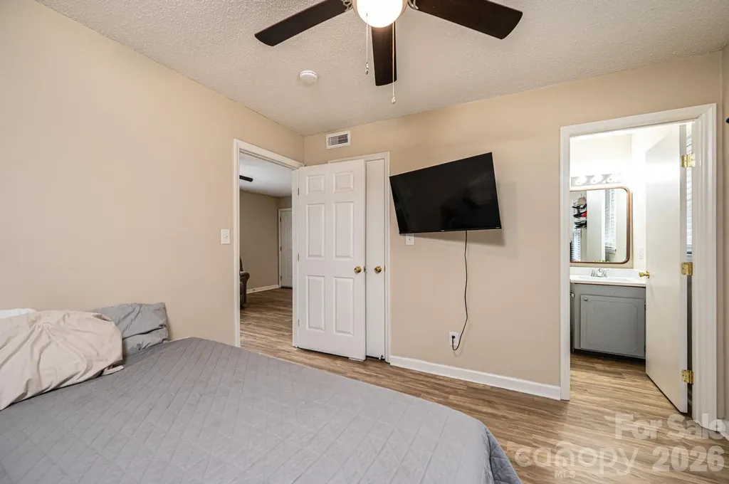 525 12th Street SW Hickory NC 28602