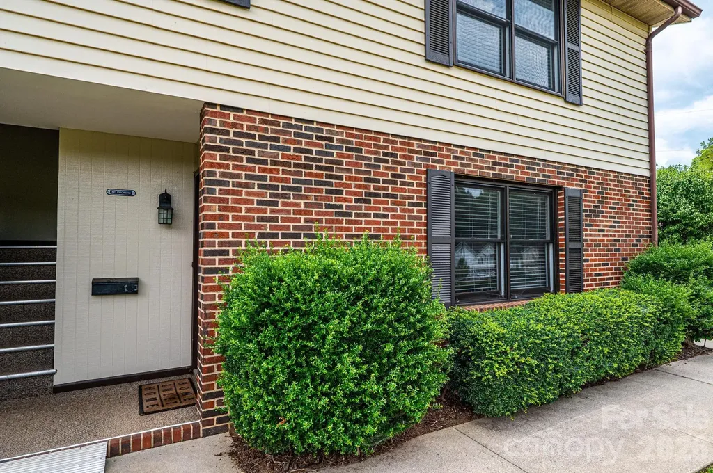 525 12th Street SW Hickory NC 28602