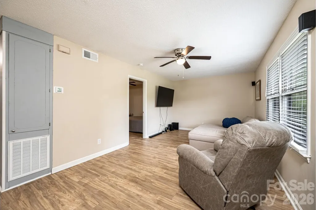 525 12th Street SW Hickory NC 28602