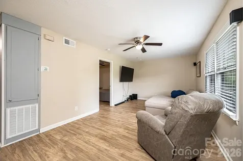 525 12th Street SW Hickory NC 28602