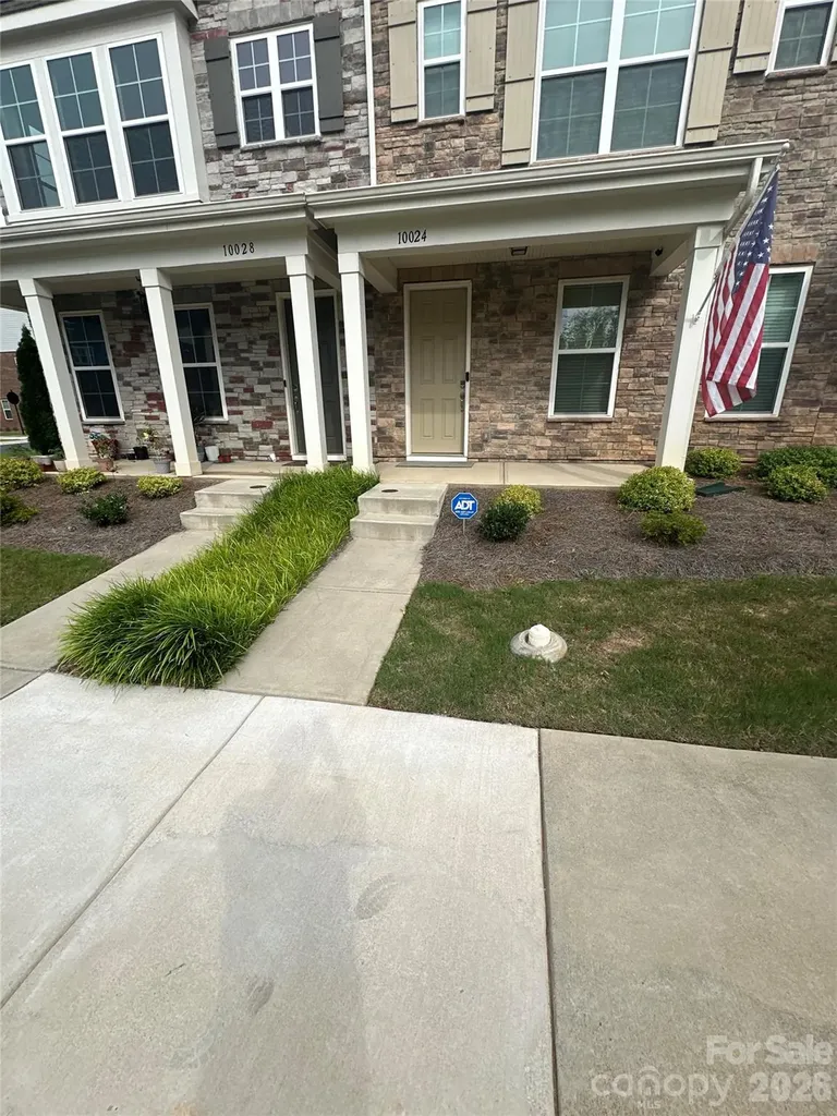 10024 Hemingway Place Charlotte NC 28227
