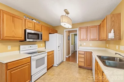 171 Running Briar Road Fletcher NC 28732