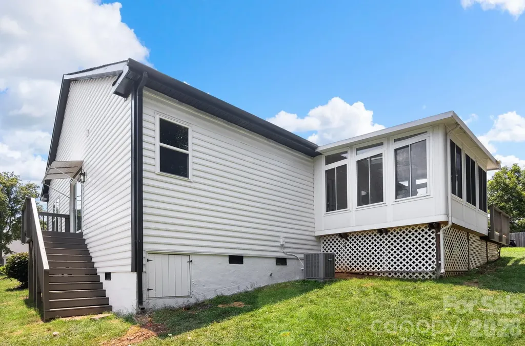 9713 Pernell Lane Charlotte NC 28213