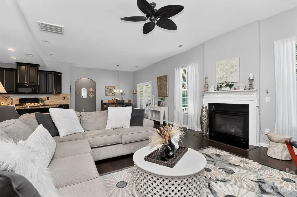 12823 Plumleaf Drive Charlotte NC 28213